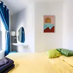 Homelike Suites In The Heart Of China Town