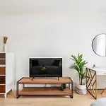1597-10 New Studio Upper East Side W&D In Unit