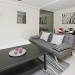 One Bedroom Apartment With Backyard - Brooklyn