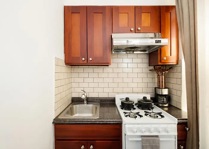 69-4D Trendy Lower East Side 1B Brand New