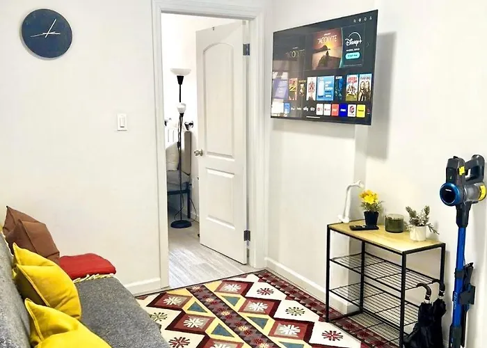 Homelike Suites In The Heart Of China Town
