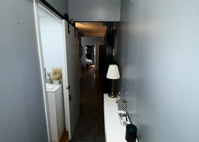 Fancy Apt Subway Crossing Street - Best Location