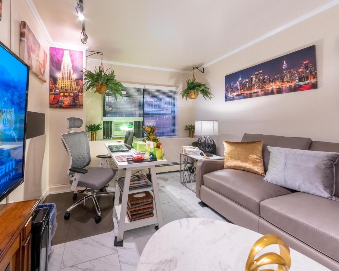 Two-bedroom Serviced Apartment: High-speed Wi-fi & Bi-monthly Housekeeping Apartment New York