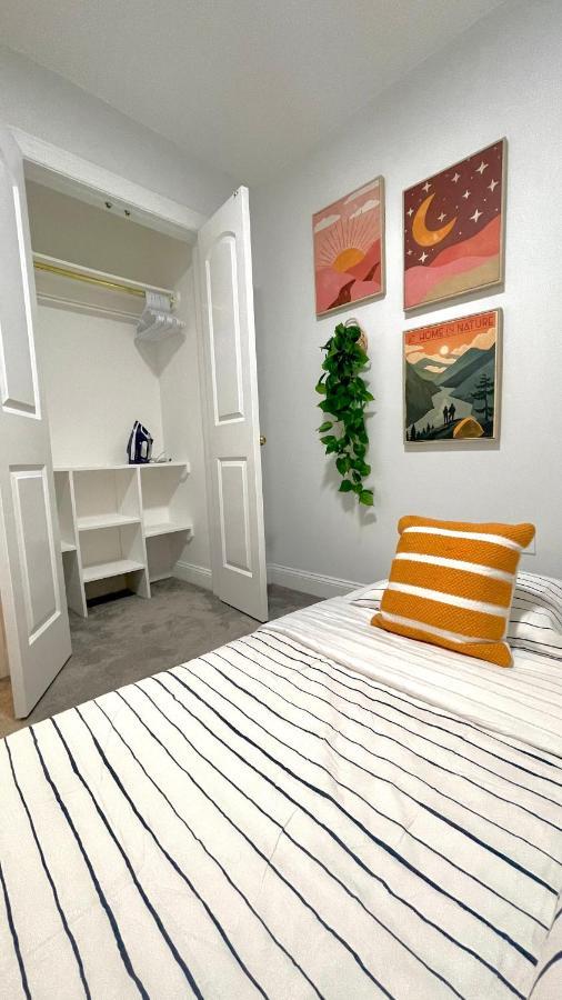 Modern With Parking & Quick Ride To Manhattan *