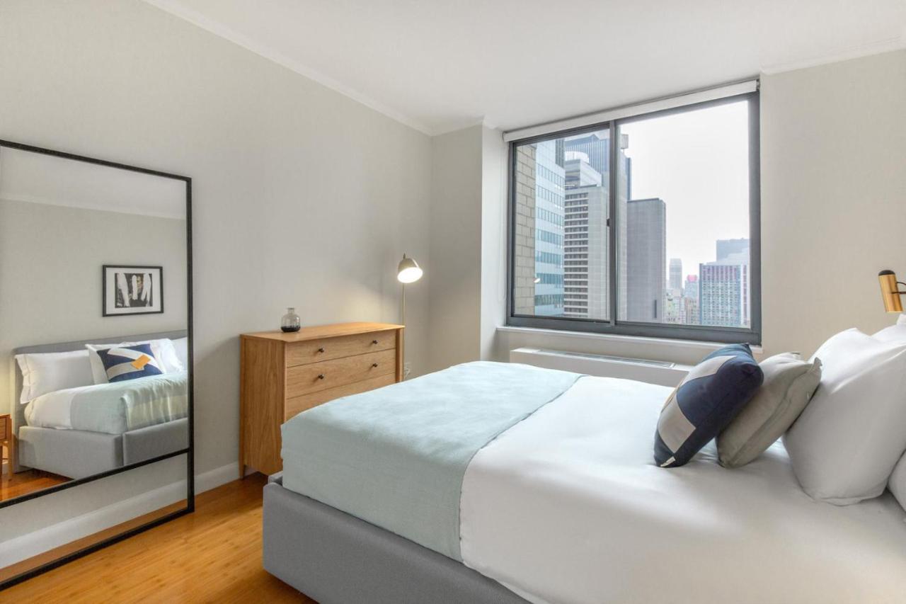 Midtown 2br W Pool Gym Roof Nr Broadway Nyc-382 Apartment