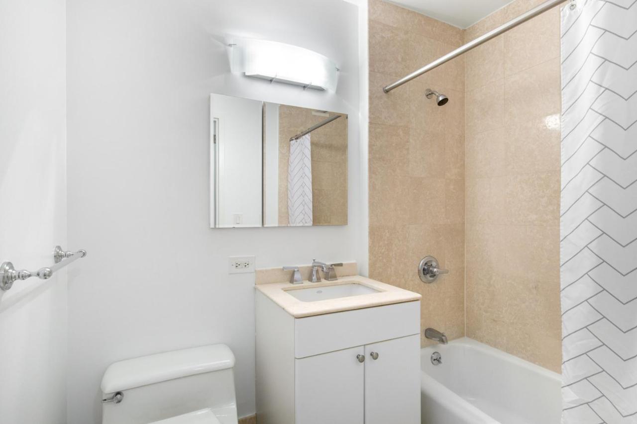 Midtown 2br W Pool Gym Roof Nr Broadway Nyc-382 *
