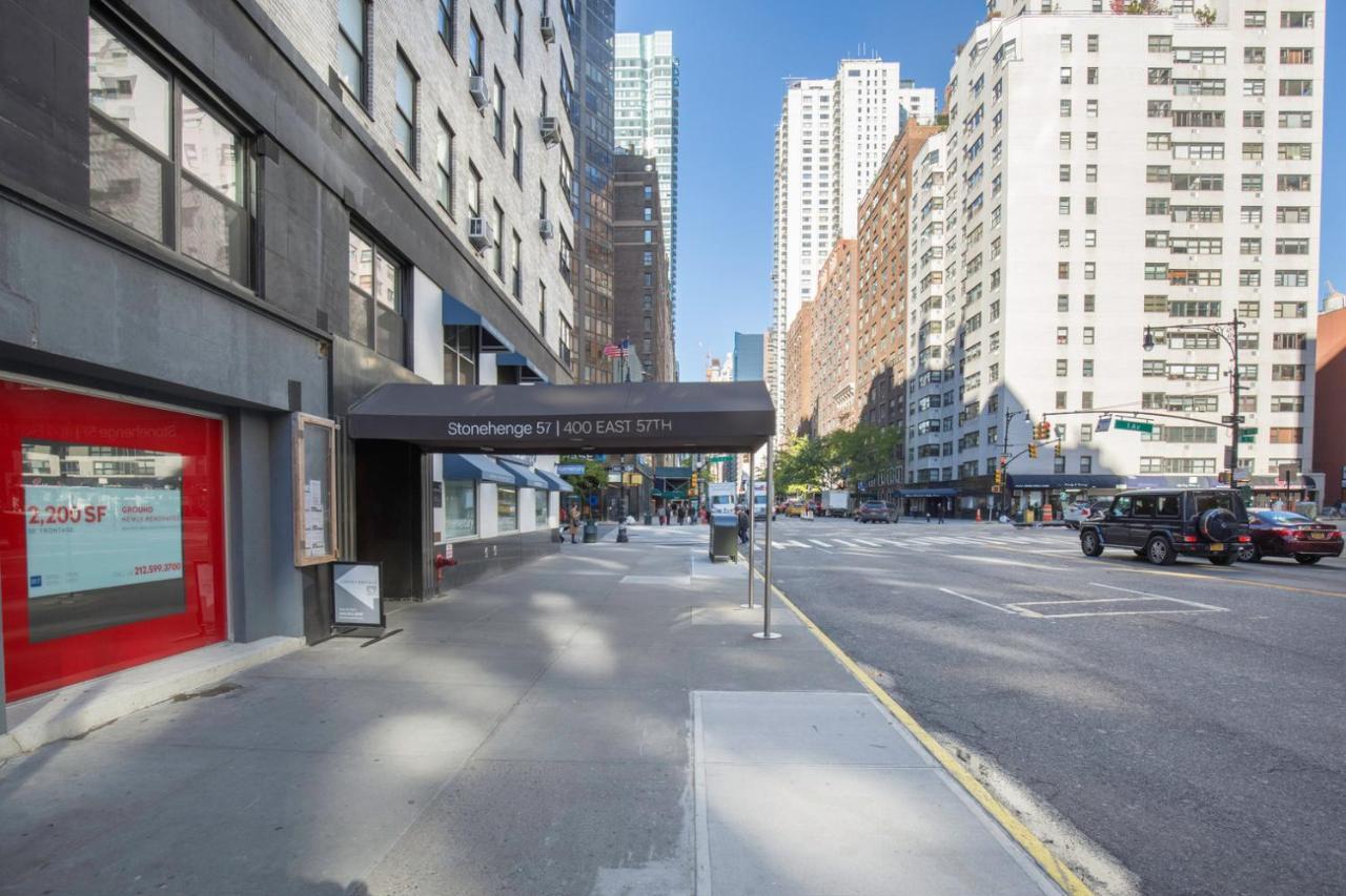 Sutton Place W Doorman Nr Sutton Park Nyc-1140