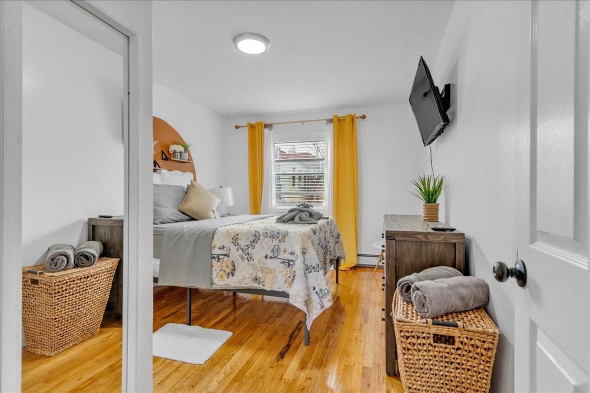 Apartment Brooklyn Red Door *