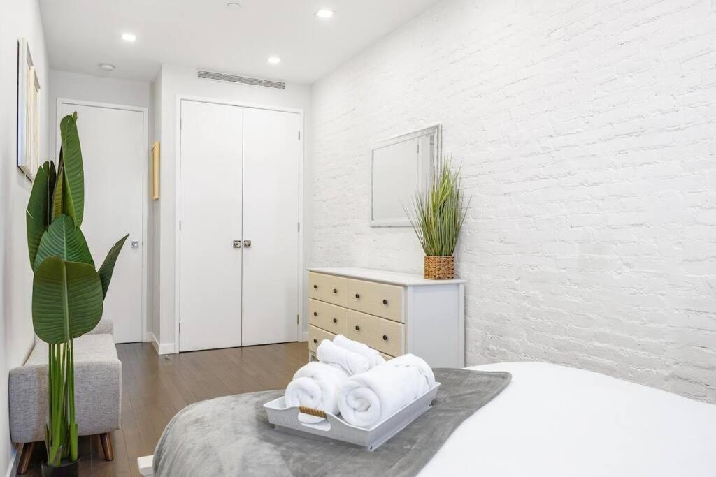 Swj 5th - Perfect For Tourism: Near Train, Times Sq, Dining Apartment *