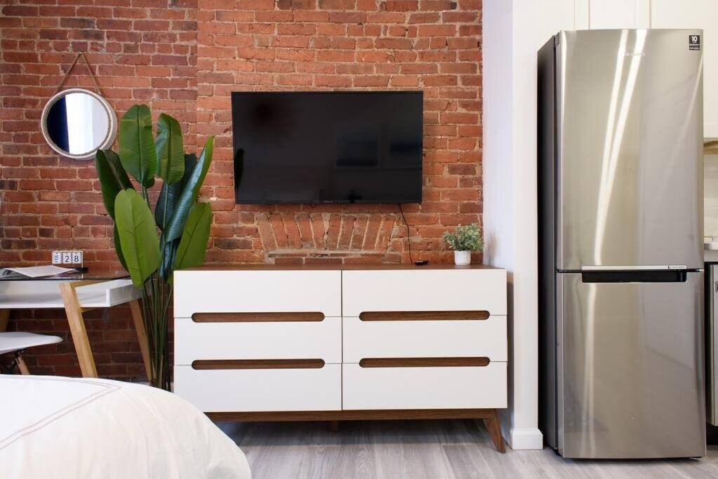 Apartment 240-11 New Prime Upper East W&d *