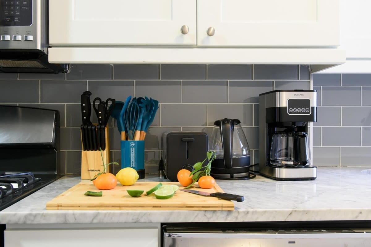 39-1 Renovated 3br Prime Midtown West Apartment