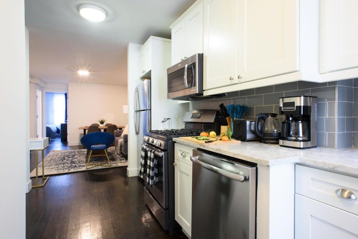 39-1 Renovated 3br Prime Midtown West Apartment *