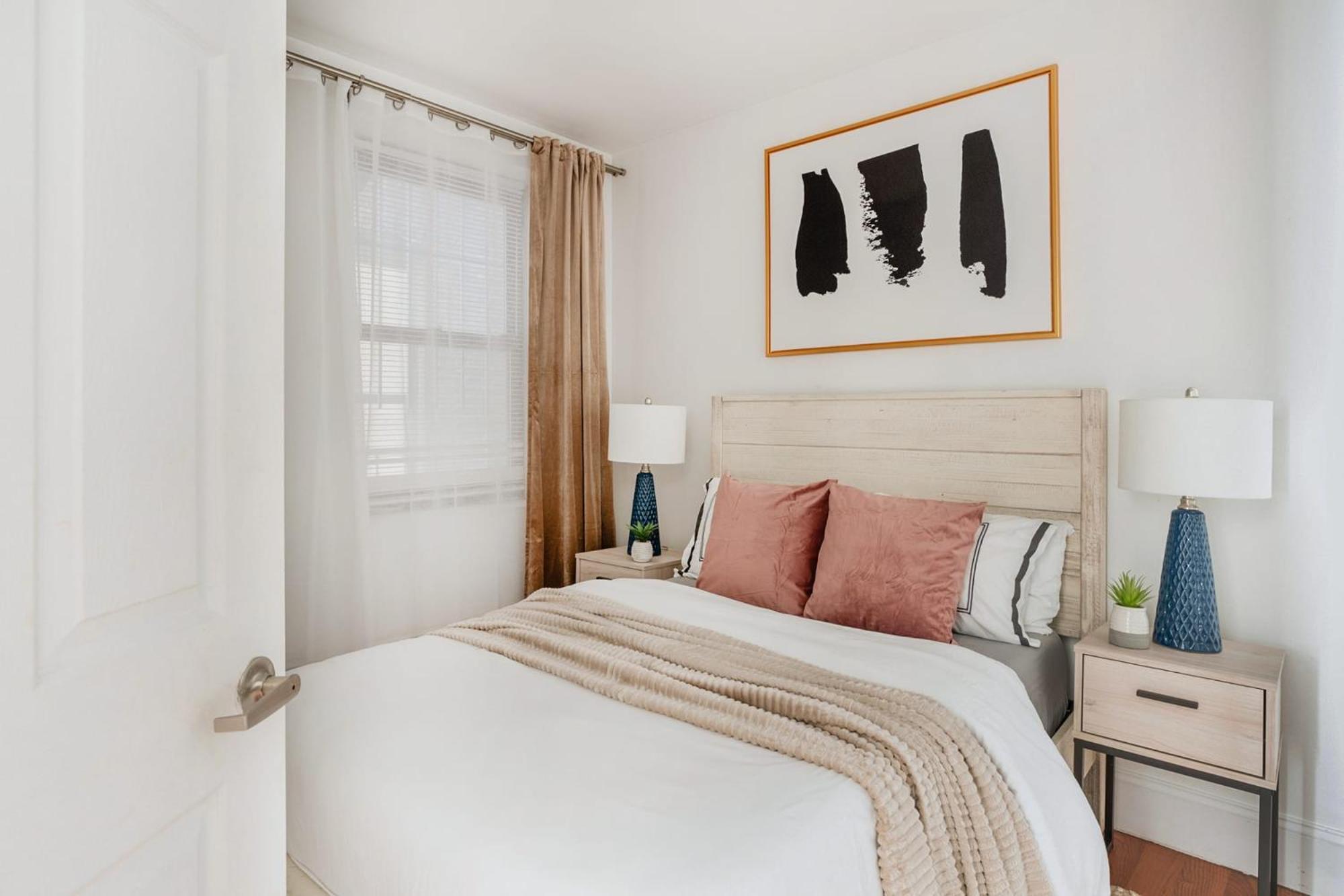 69-4d Trendy Lower East Side 1b Brand New *