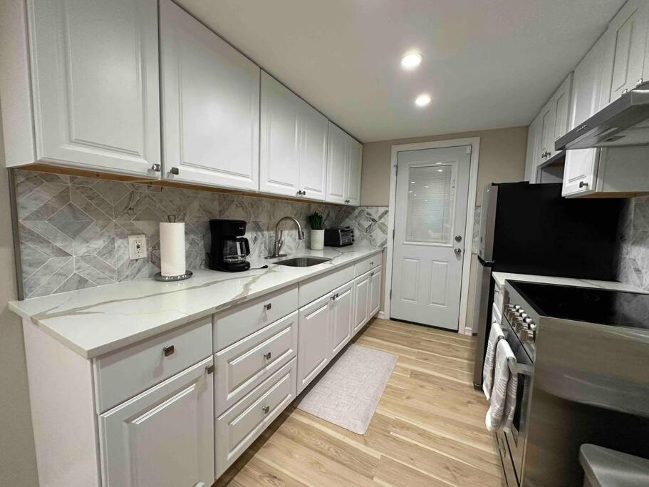 Spacious 3br Detach House W/parking In Quiet Area Holiday home *