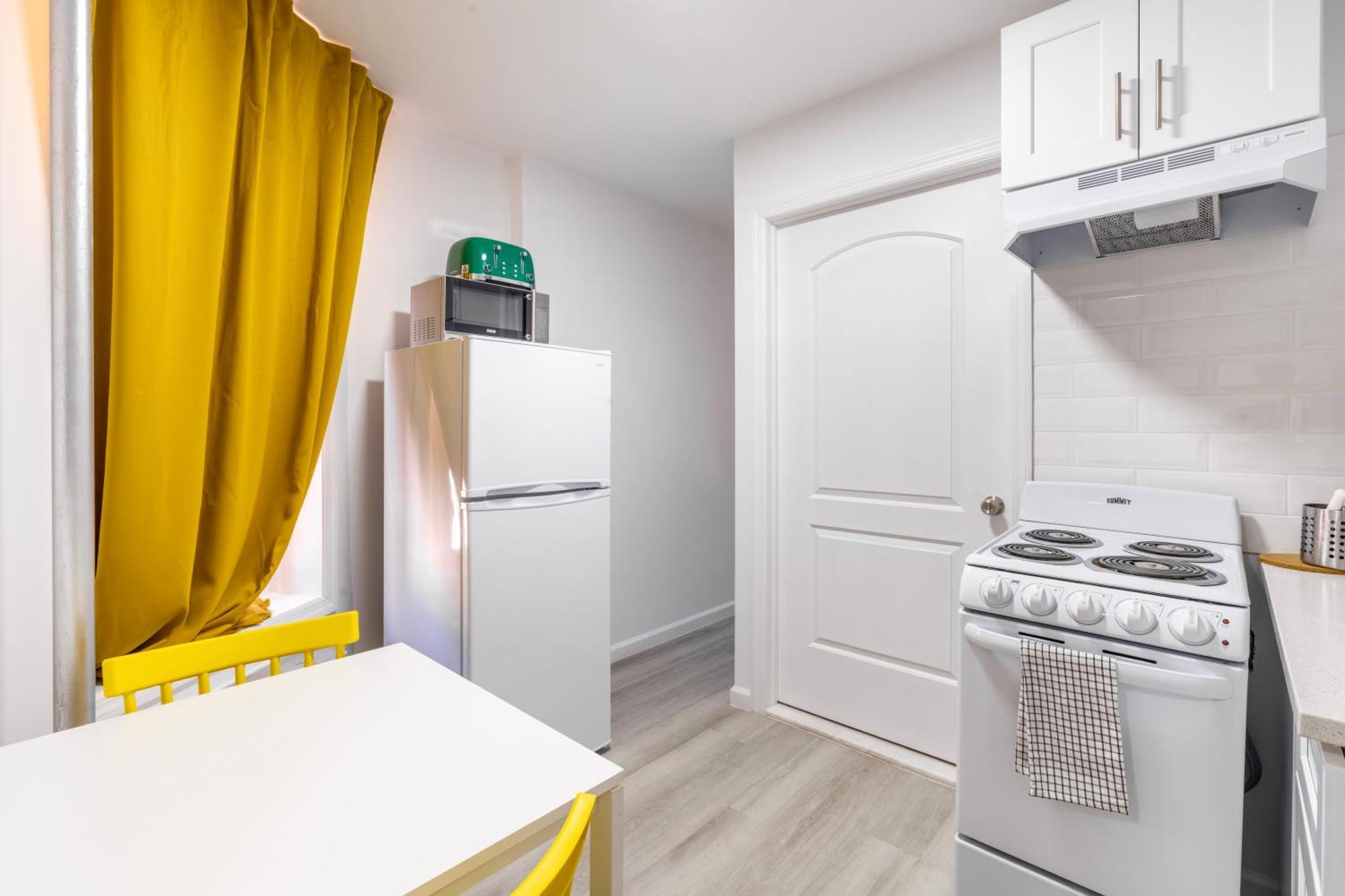Homelike In The Heart Of China Town Apartment