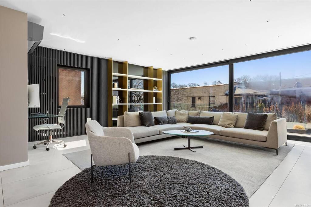 2 Story In Upper Ditmars Astoria Queens *