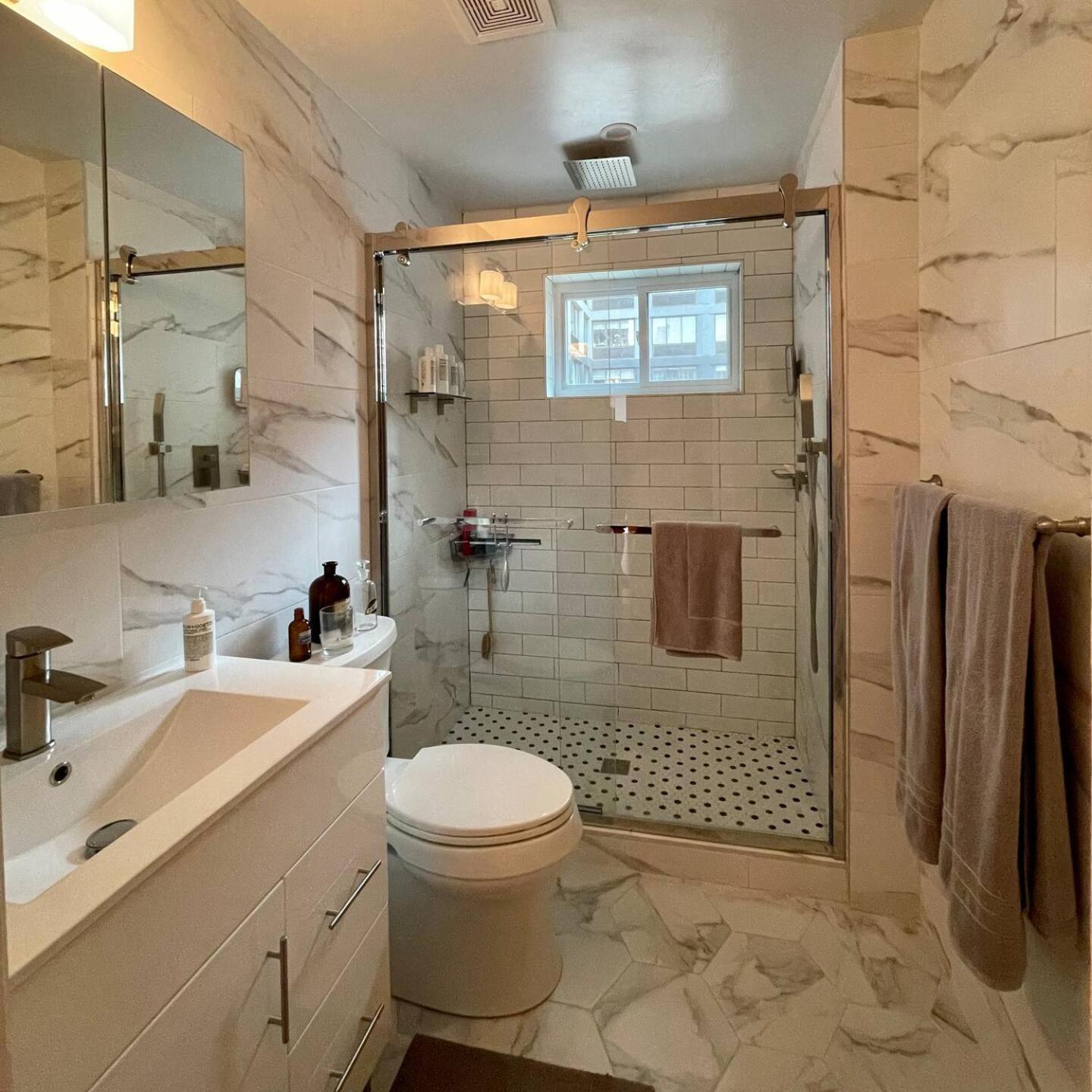 Hospedagem domiciliar One Bedroom In My Two Bedroom In Chelsea 23 & 7