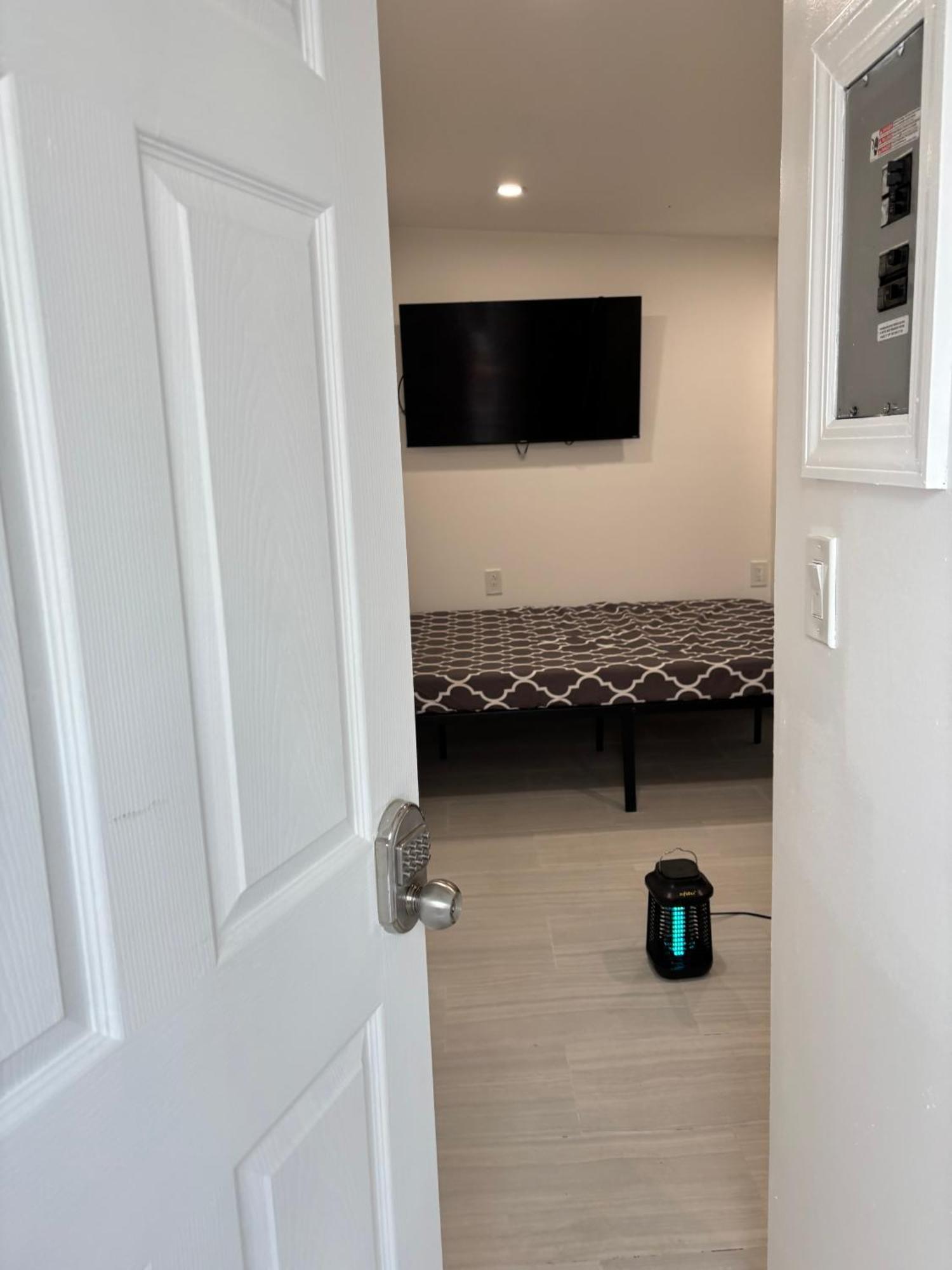 Address Is 221 Street, Basement Queens Village 646-667-6696 Apartamento Nova York