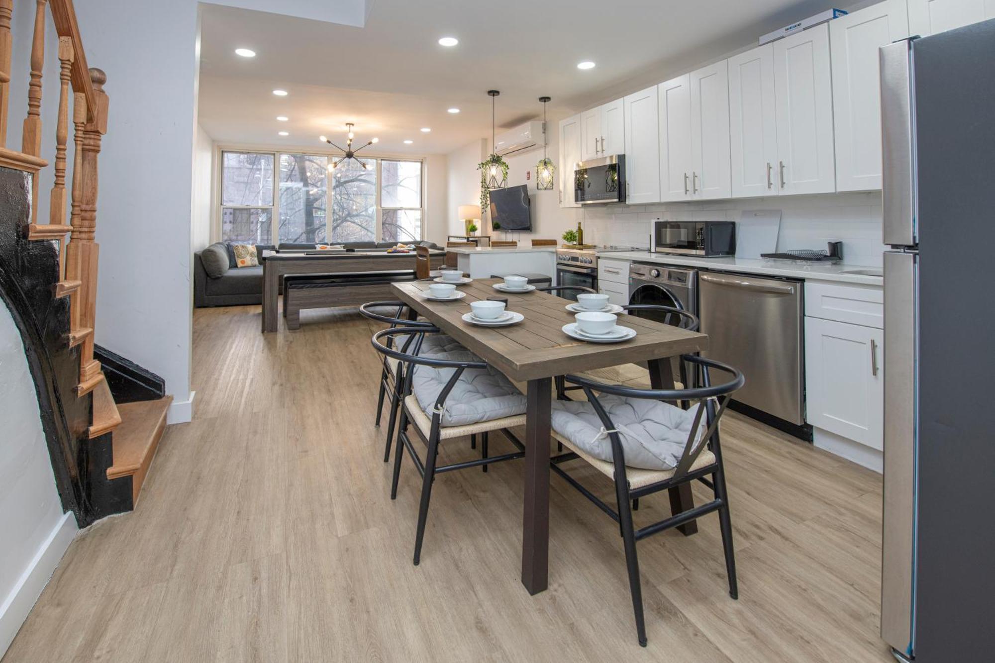 Sophisticated 4 Bedroom Duplex In The Heart Of Midtown *