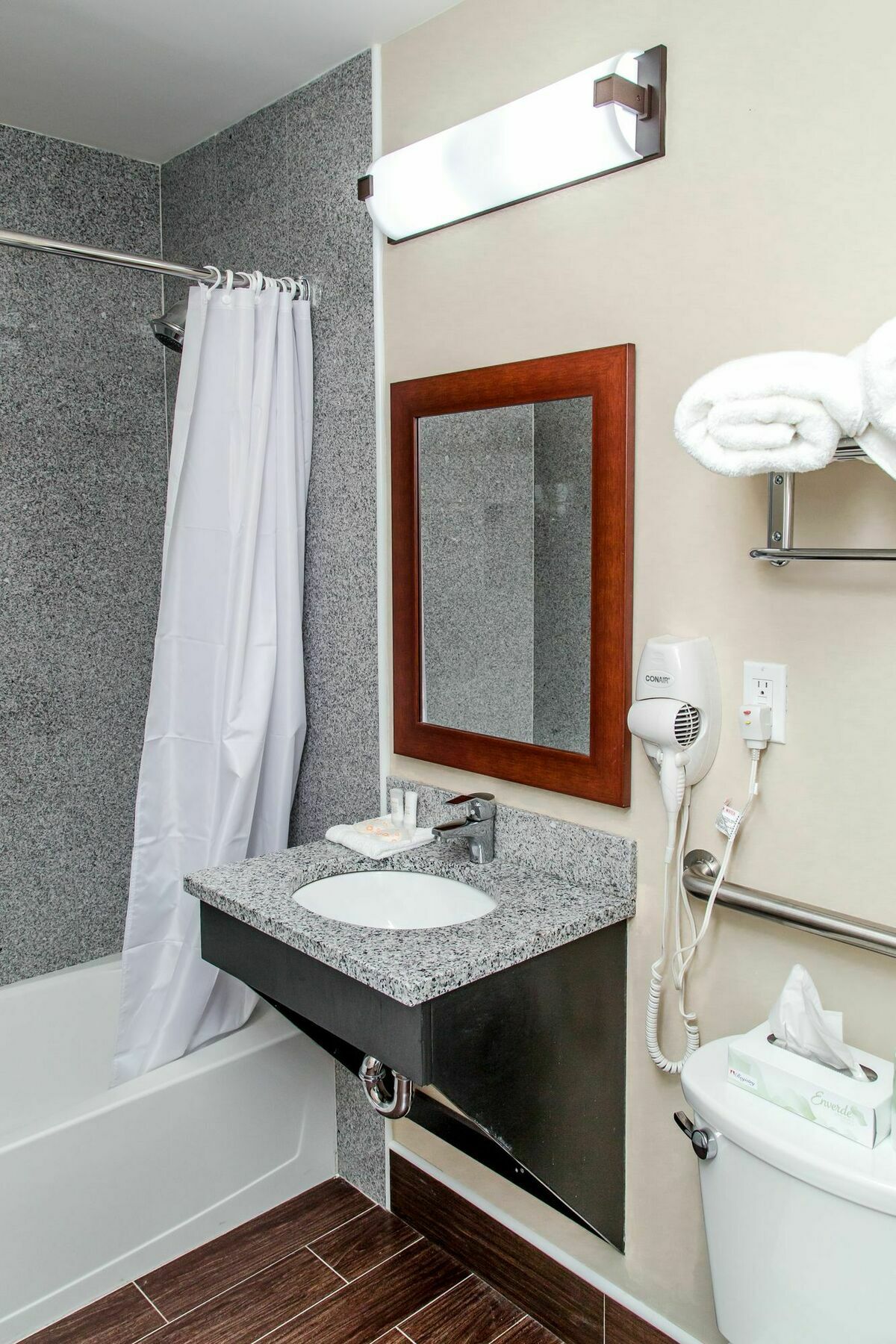 Metropolitan Hotel 2*