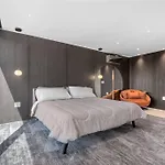 2 Story Villa In Upper Ditmars Astoria Queens