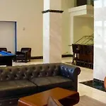 Comfort Inn & Suites - Kew Gardens Near La Guardia Airport
