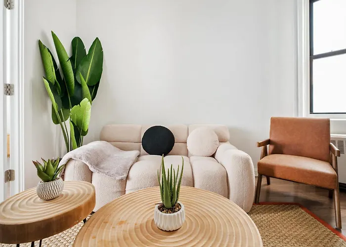 1290-10 New Renovated 2 Bedrooms In Ues