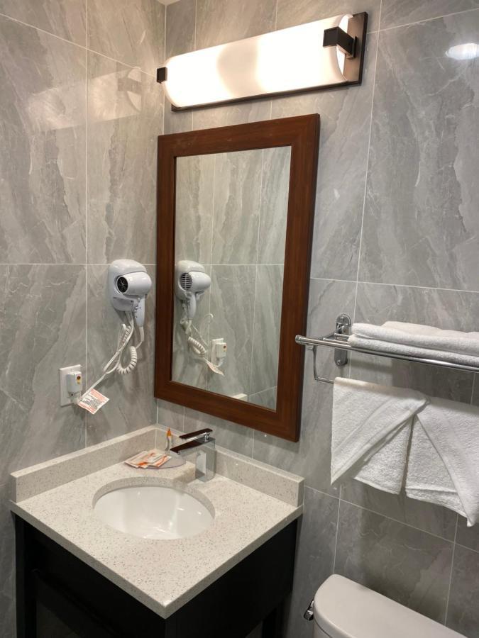 The Hotel 3*