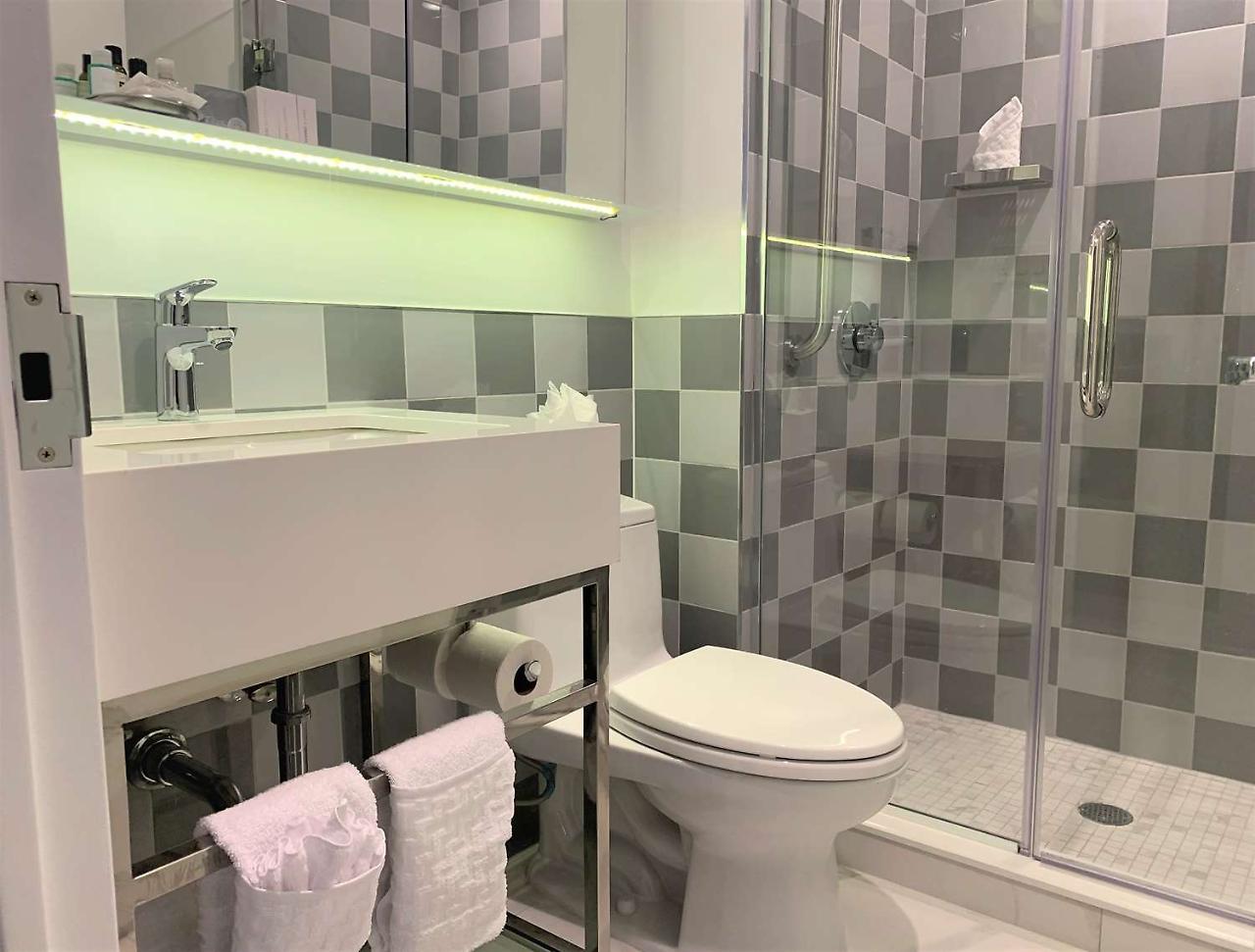 Western Premier Empire State Hotel 3*