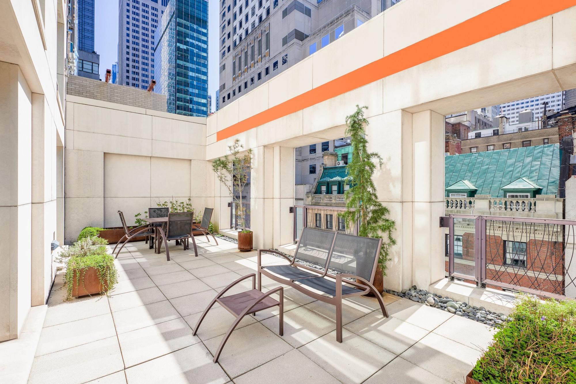 Chambers Hotel Central Park South, Sonder Hotel 4*