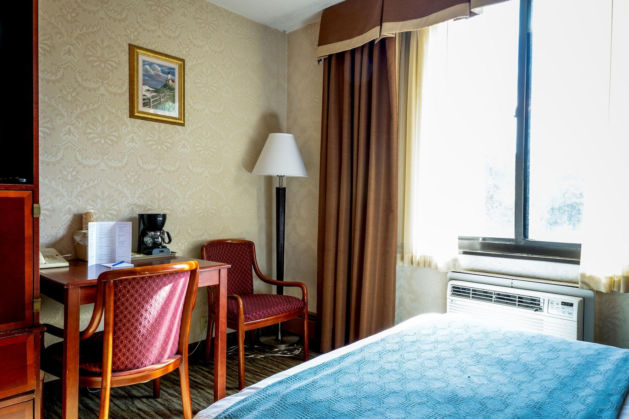 Anchor Hotel 3*