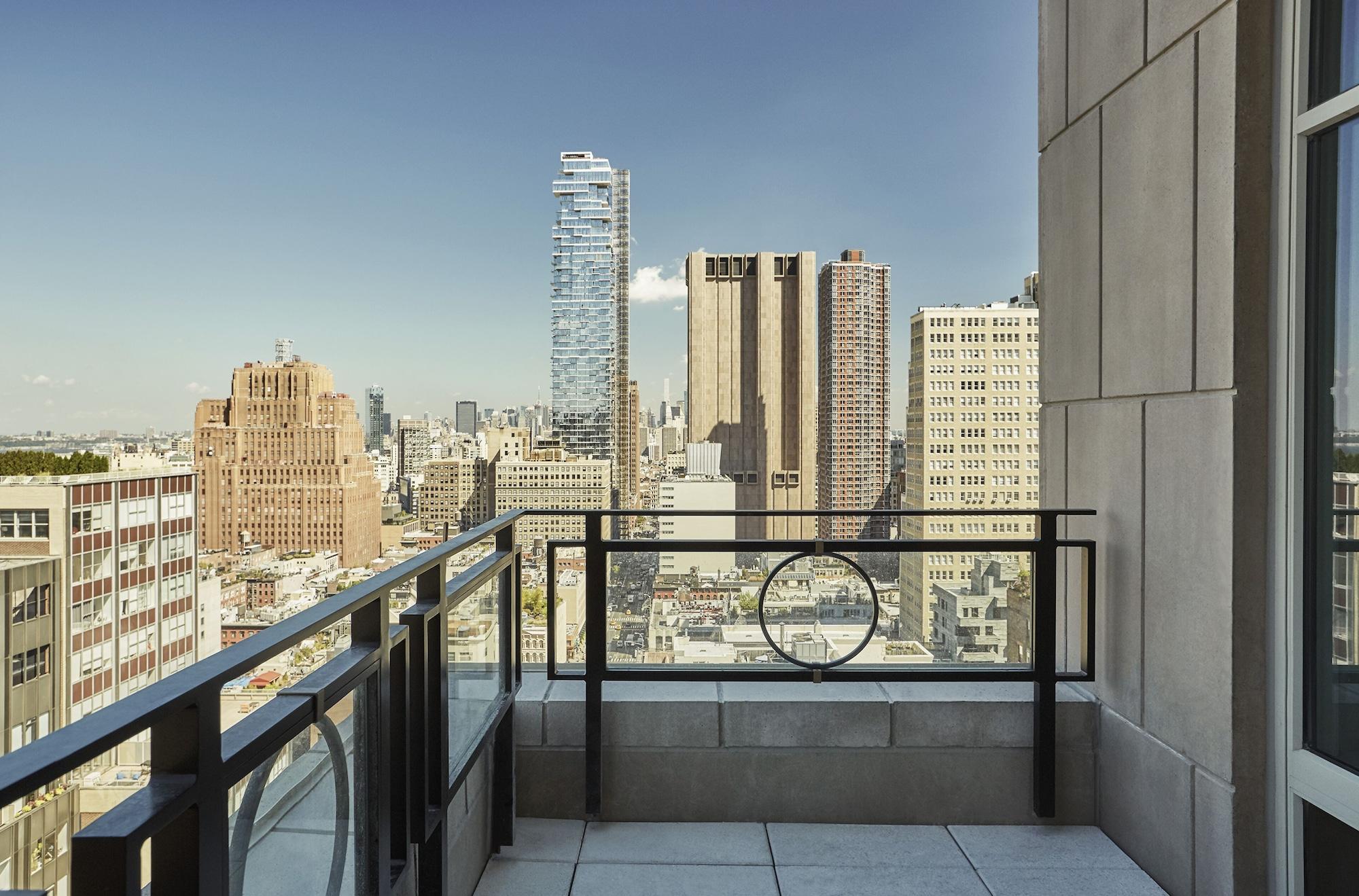 Four Seasons Downtown Hotel