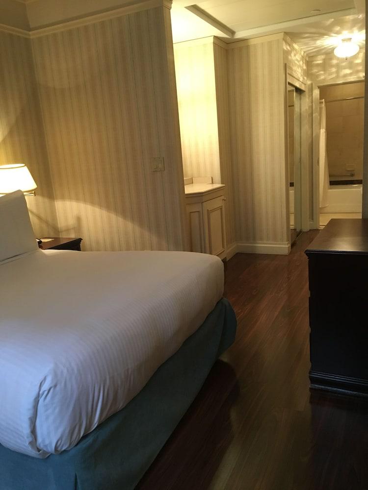 Avalon 4*