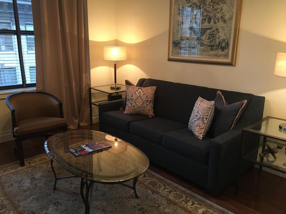 Avalon Hotel 4*