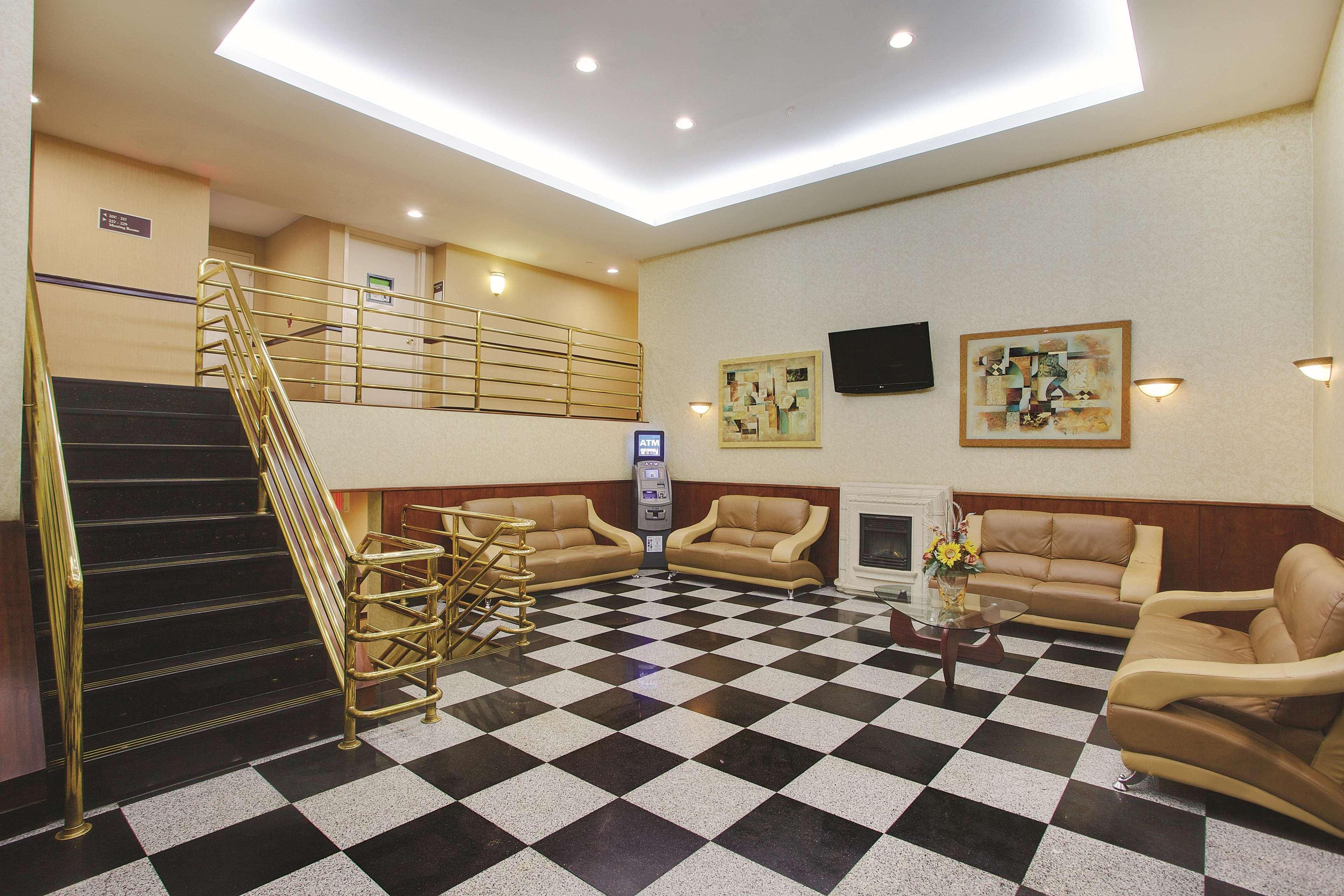Hotel La Quinta By Wyndham Queens 3*