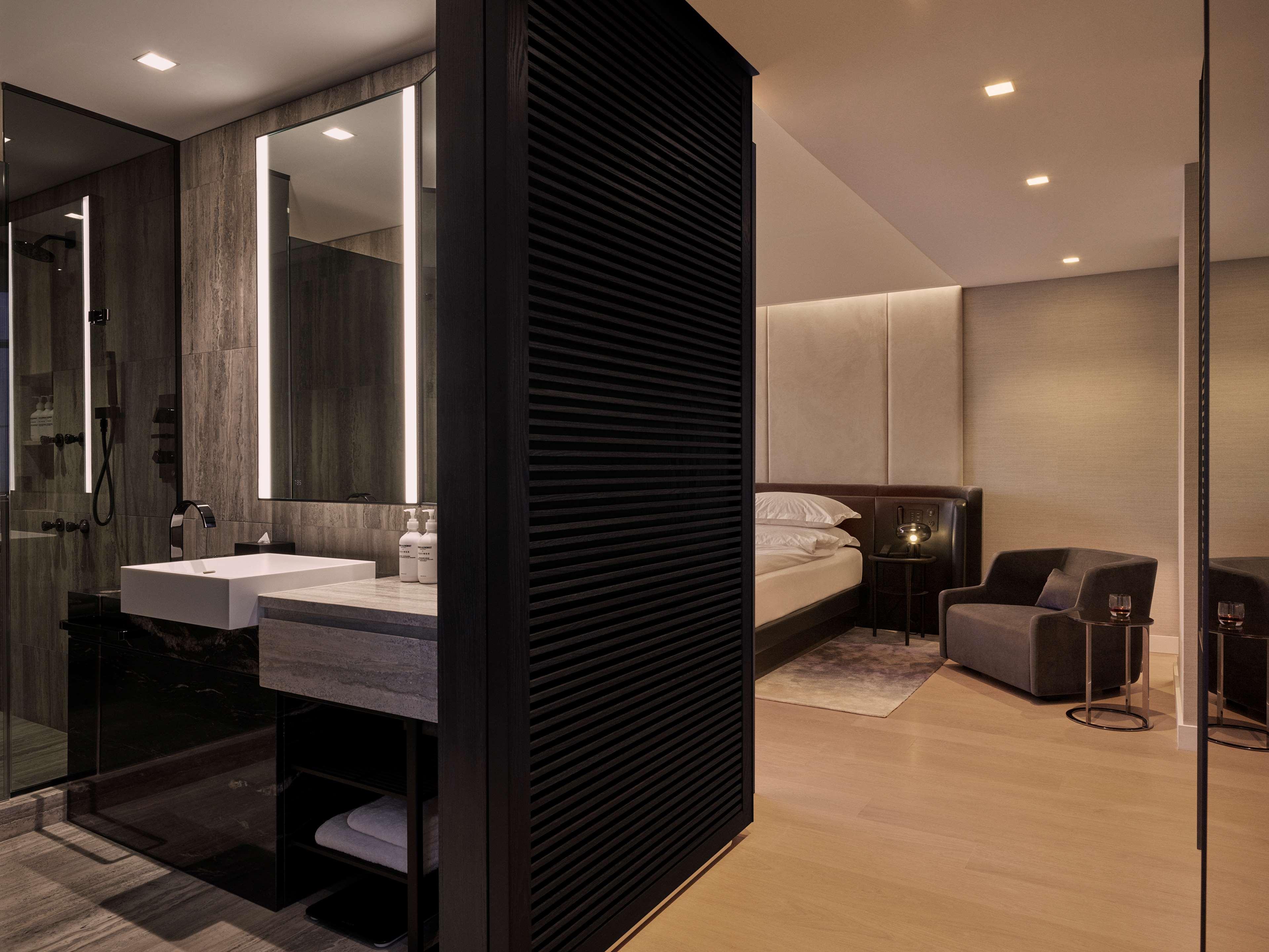 Equinox Hotel 5*
