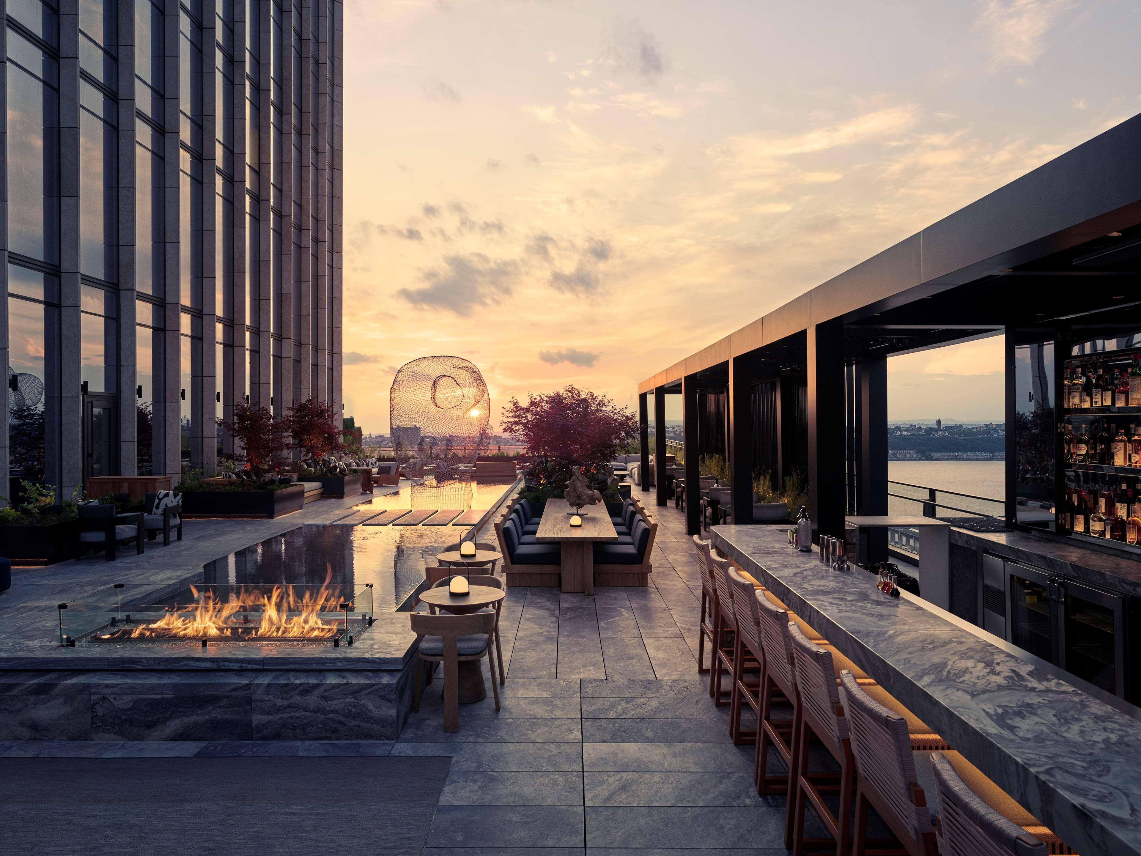 Hotel Equinox