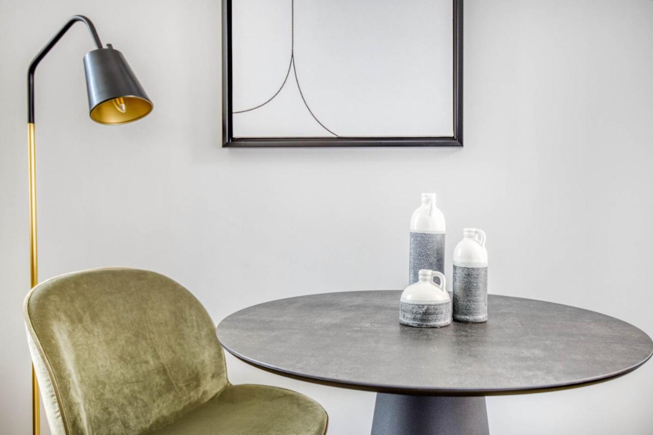 Apartment Kips Bay 2br W Doorman Gym Nr 5th Av Shops Nyc-654 New York