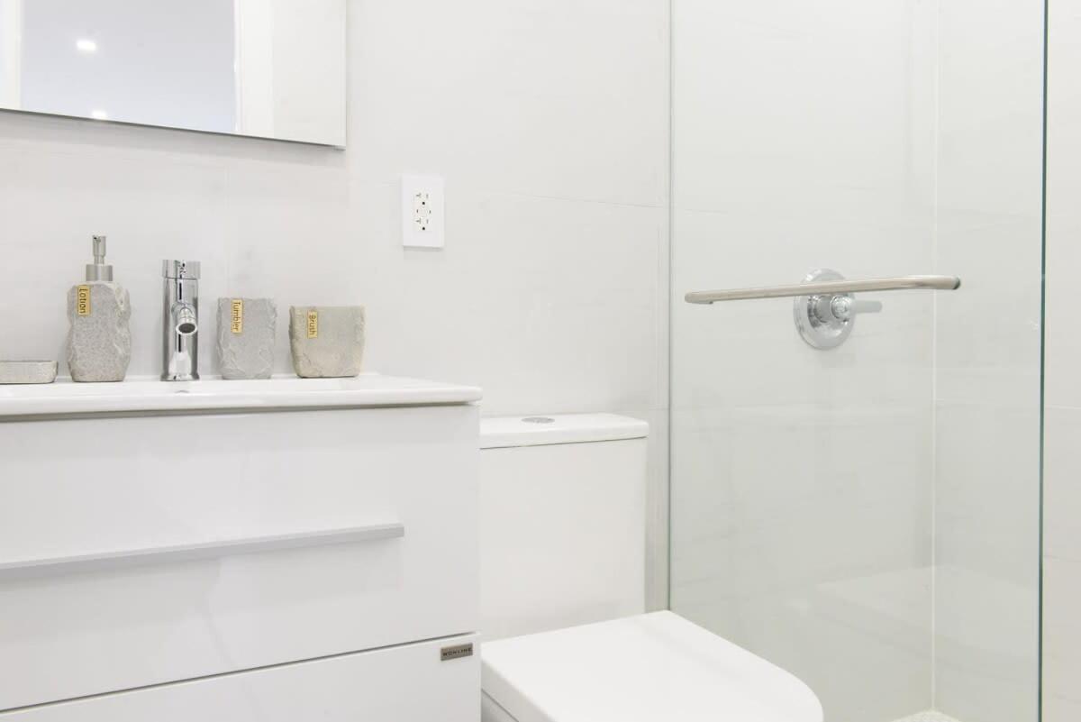 62-3a New Prime Ues W D In Unit Walk 2 C Park *