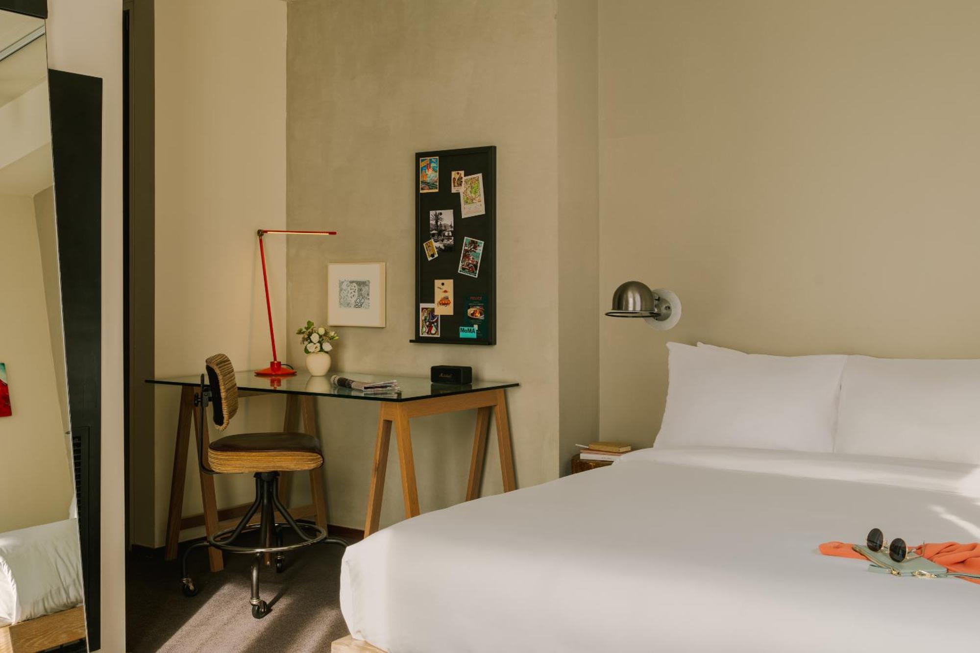 Chambers Hotel Central Park South, Sonder