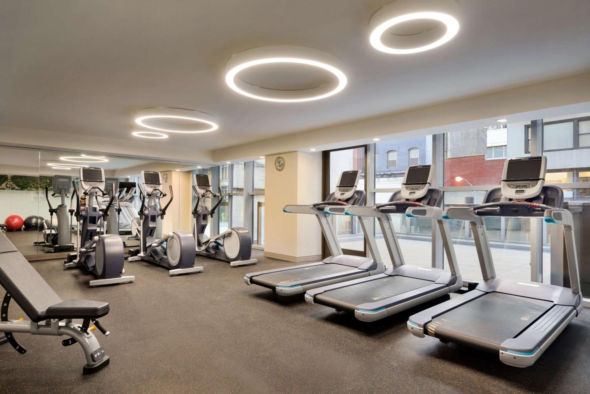Hotel Embassy By Hilton Manhattan Times Square 4*