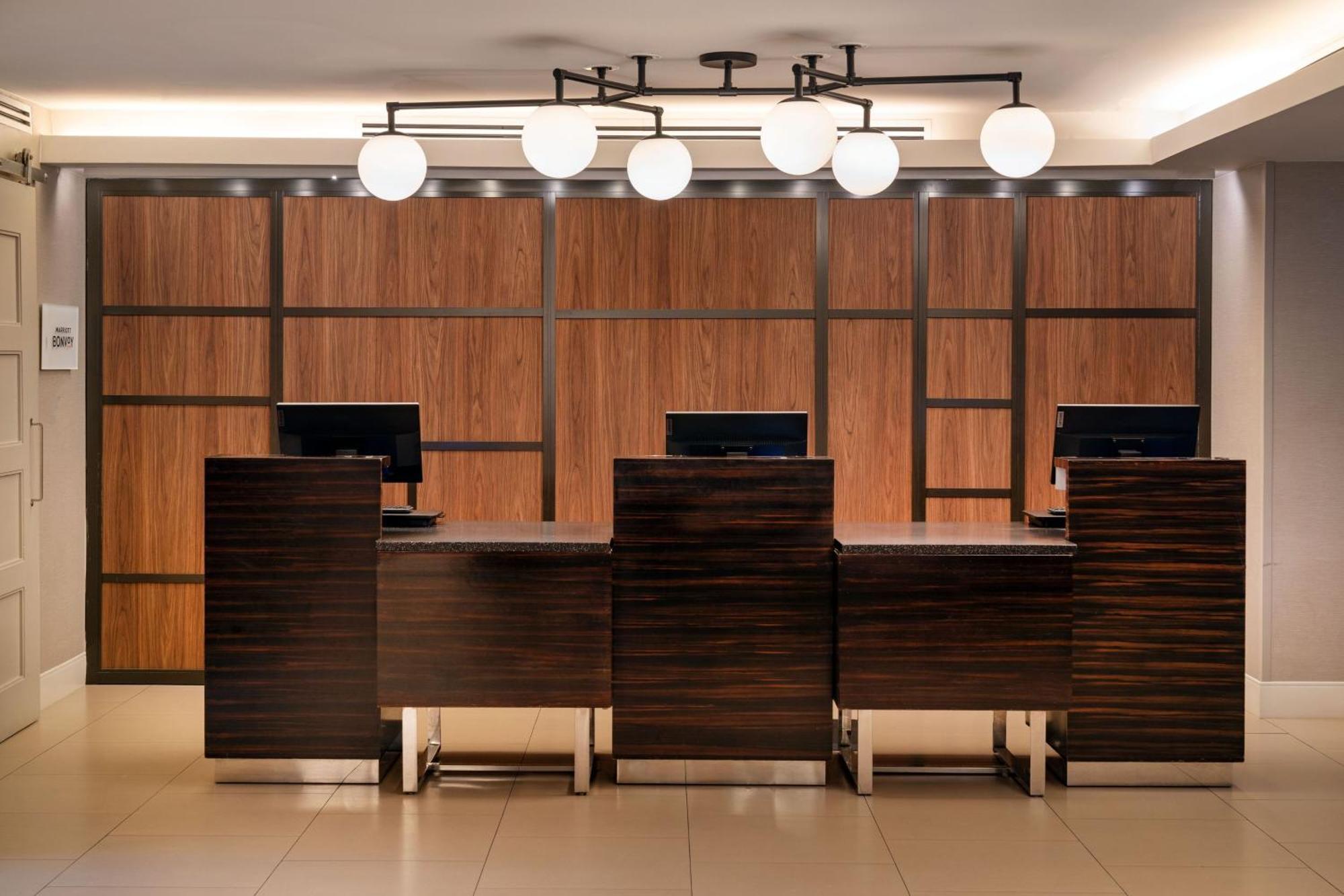 Hotel By Marriott Manhattan/ Midtown Eastside 4*