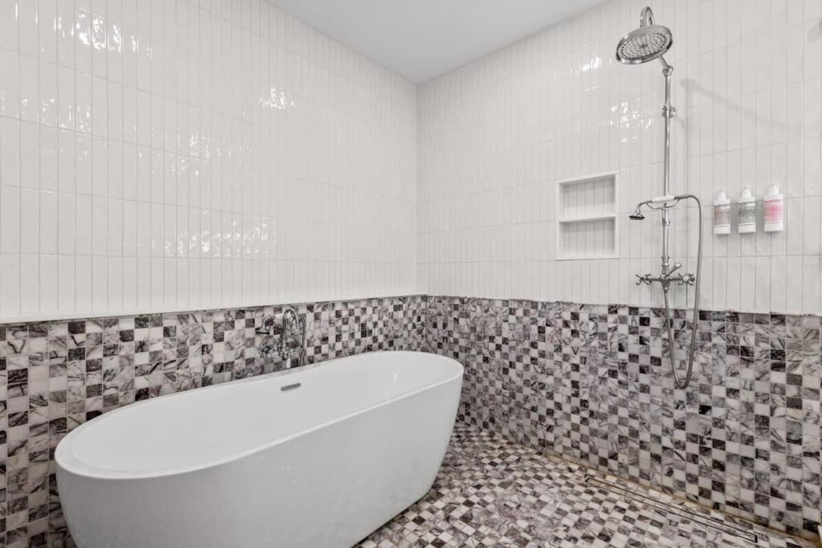 Casa de férias Riverside By Rove Travel 7br Modern Townhouse