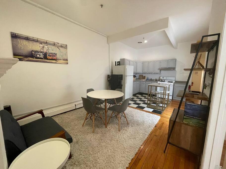 Beautiful & Massive 4 Bdr With Bonus Perks! * Nova York