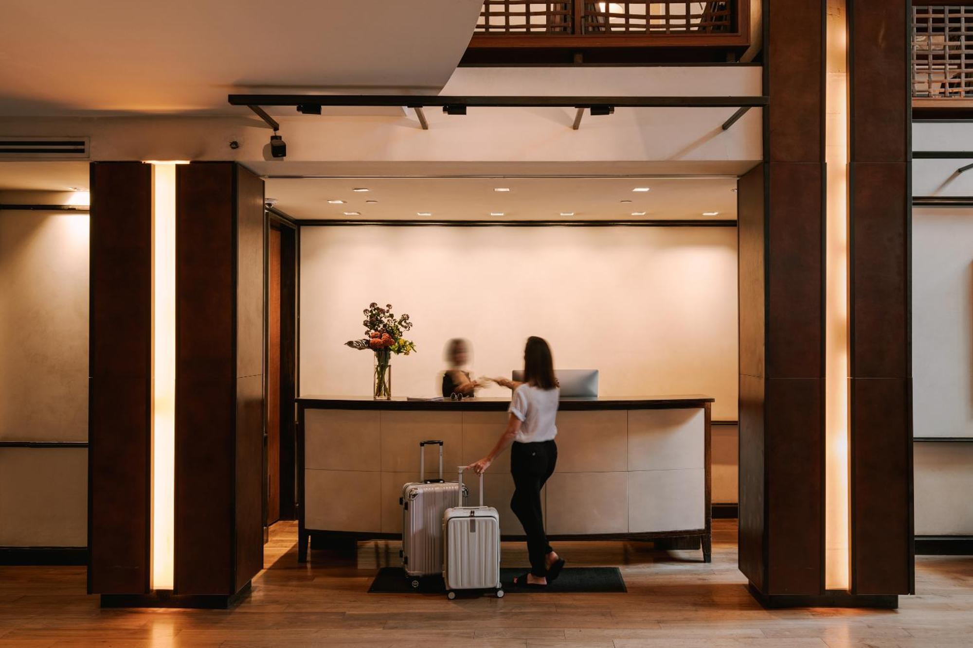 Chambers Hotel Central Park South, Sonder