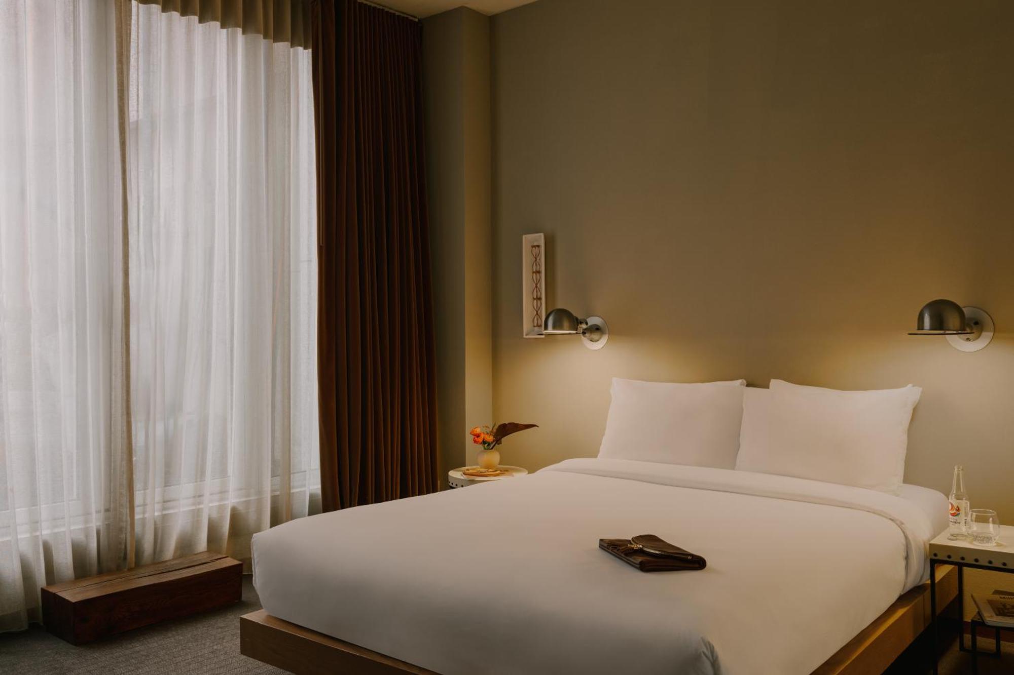 Chambers Hotel Central Park South, Sonder