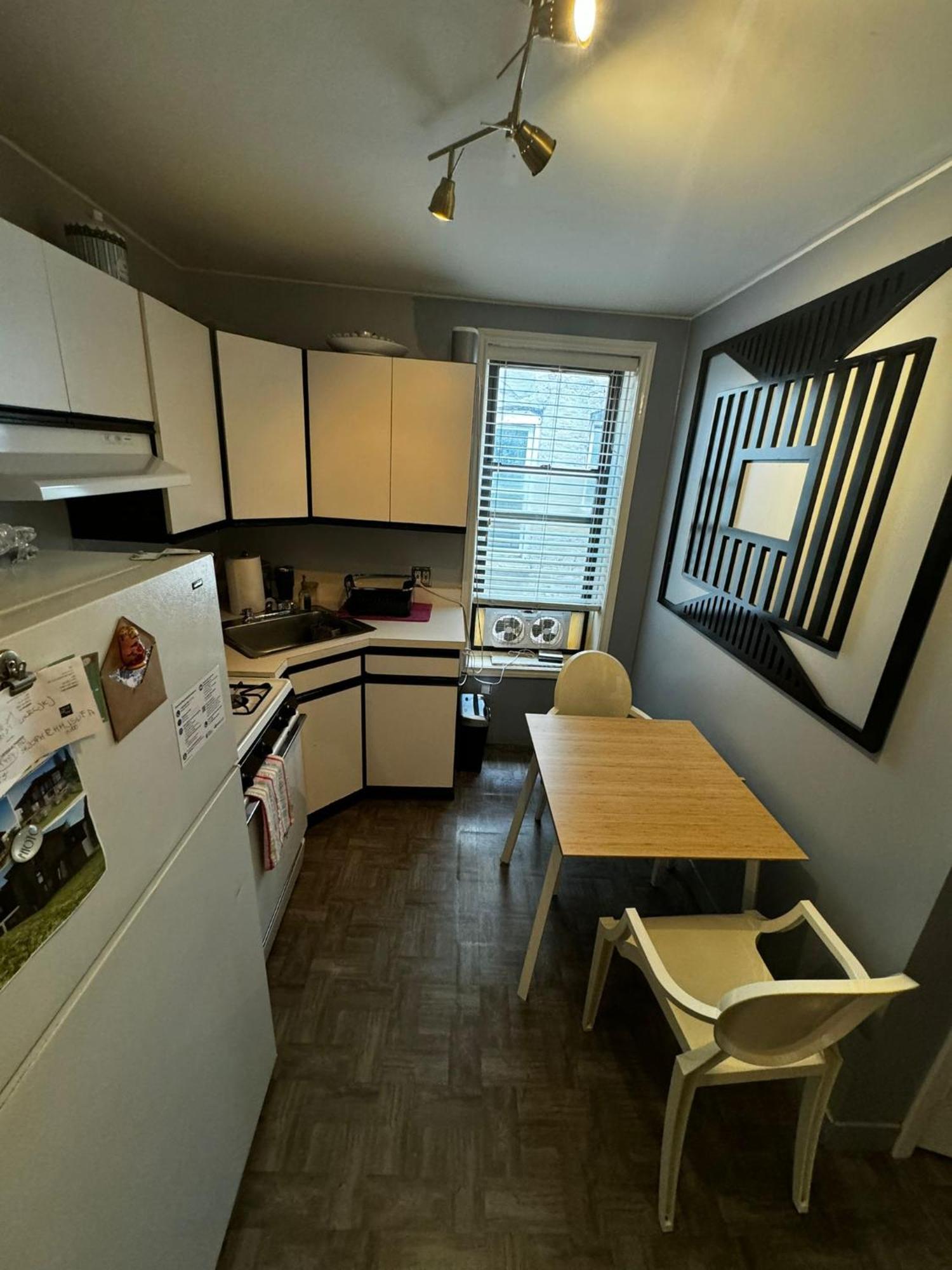 Fancy Subway Crossing Street - Location Apartment New York