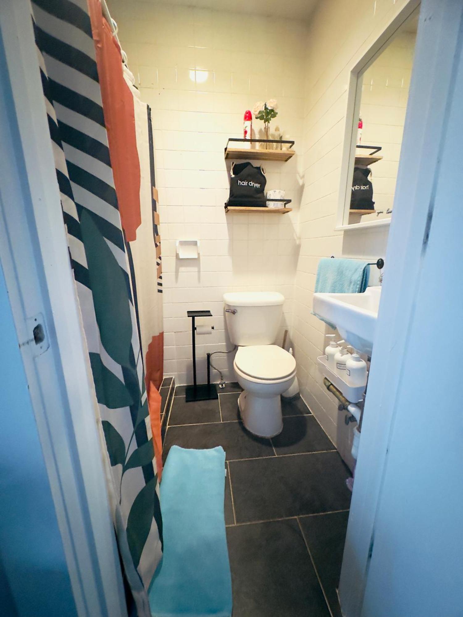Private With Private Bathroom And Backyard Homestay
