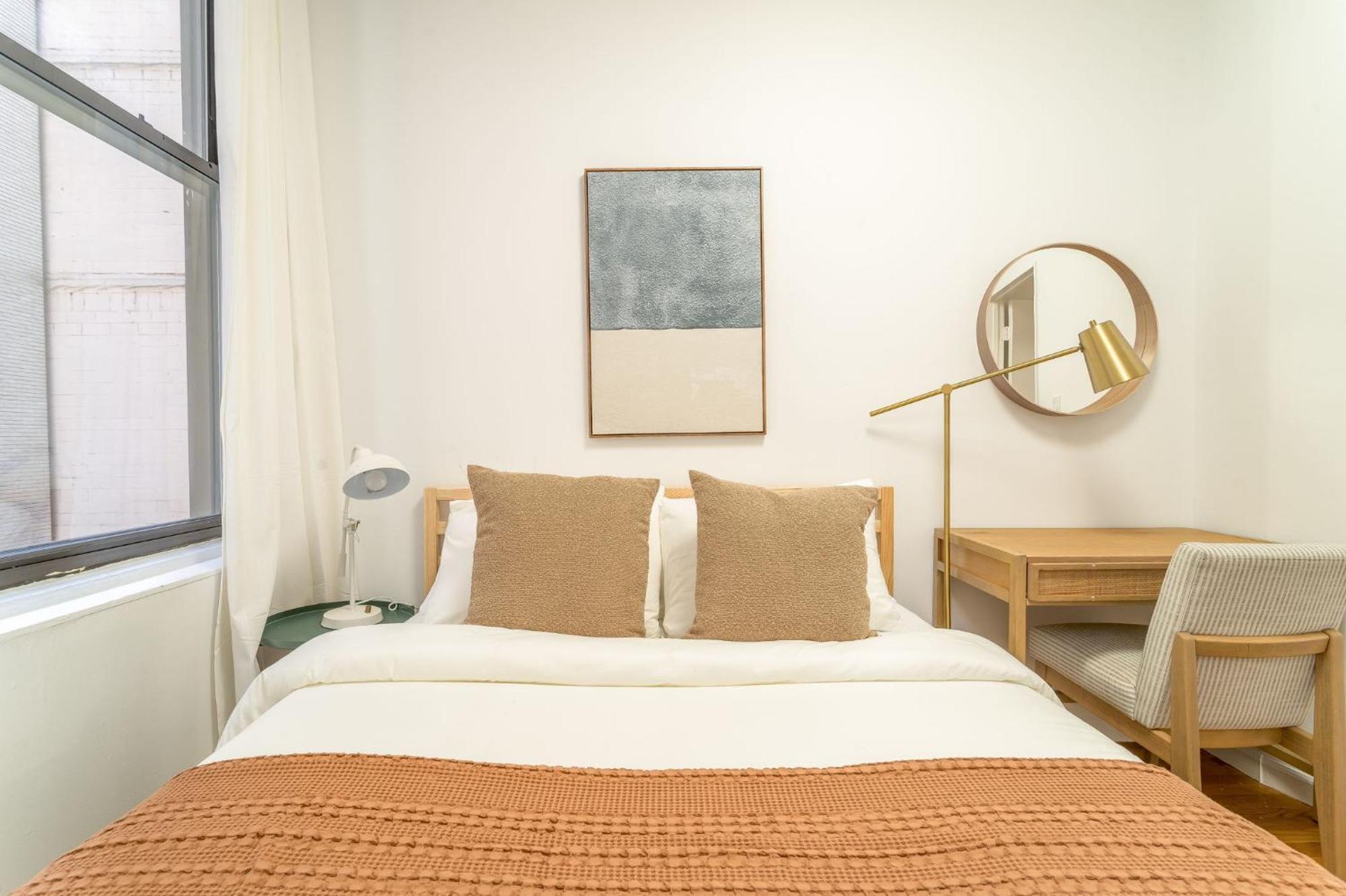 Chic 3br With 3 Beds And 1 Bath Steps From The Vibrant Stone Street District *