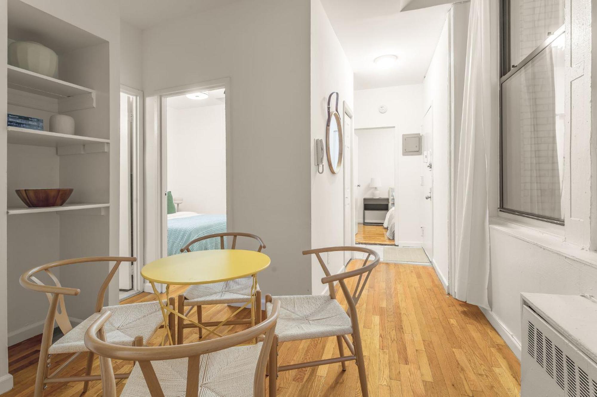 Chic 3br With 3 Beds And 1 Bath Steps From The Vibrant Stone Street District Apartment